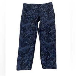 LOLË High Rise Cropped Leggings / Capris
Size: Large (L) / 10-12